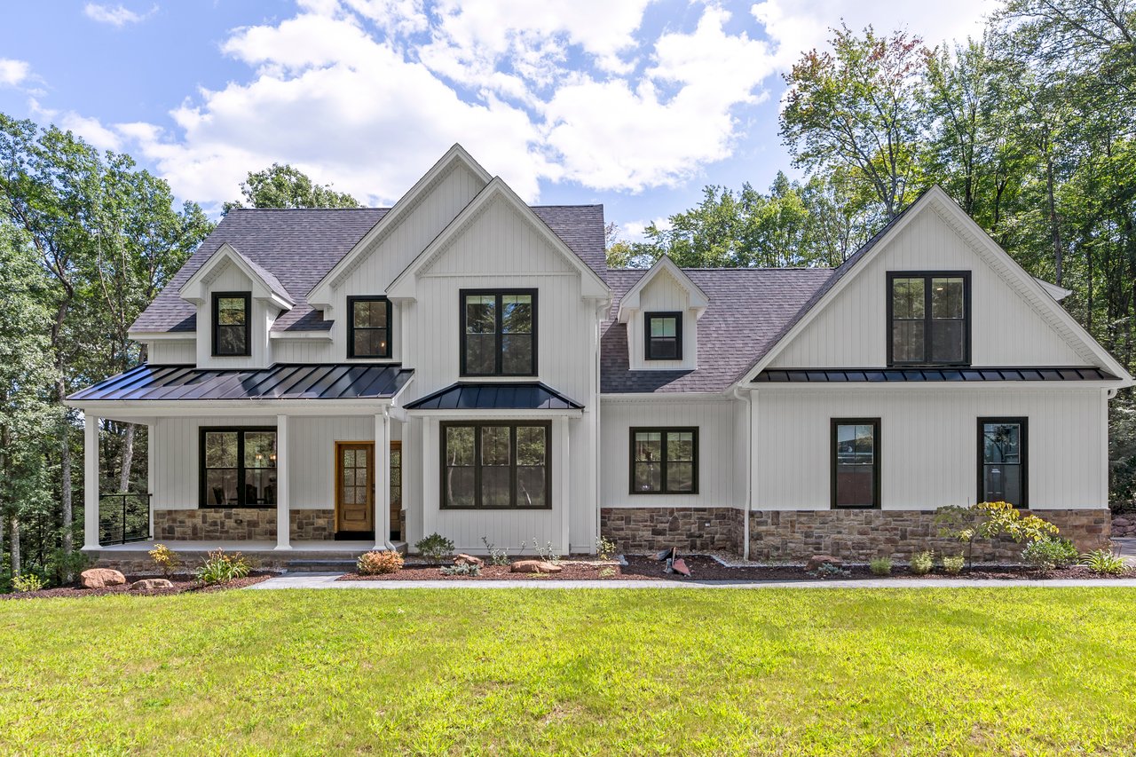 Gorgeous and serene modern farmhouse!