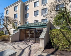 1525 E Putnam Avenue #101