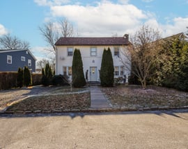 32 Deerfield Avenue