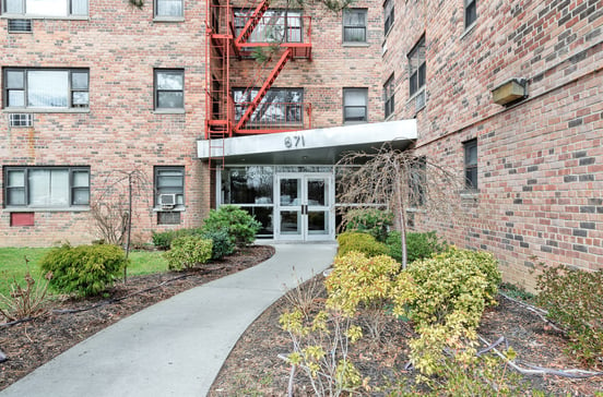 671 Bronx River Road #1E