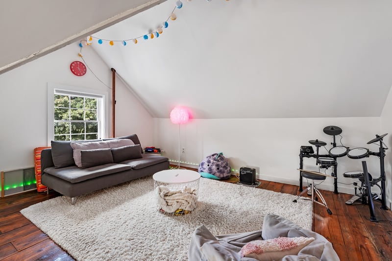 Apt A - attic/bonus space	