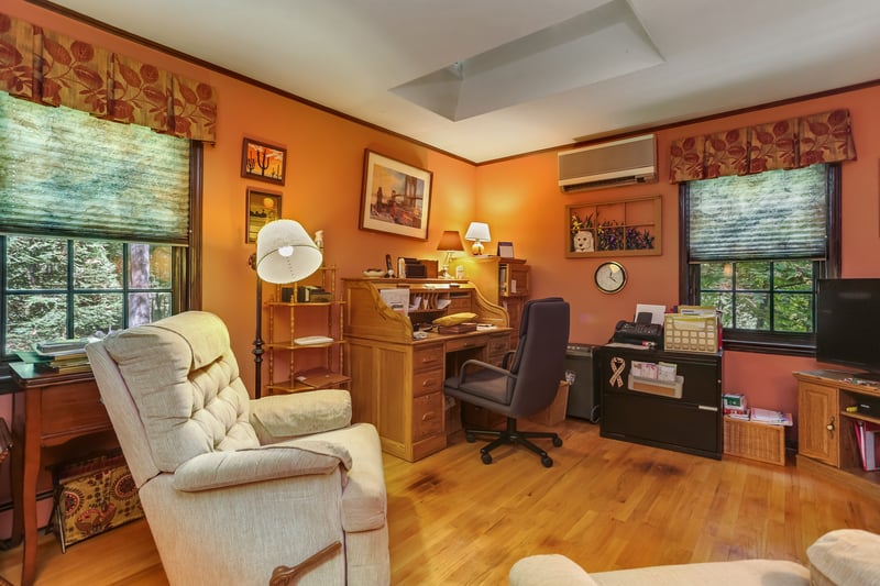 Just off the Kitchen is this cozy Office with it's own large closet.	