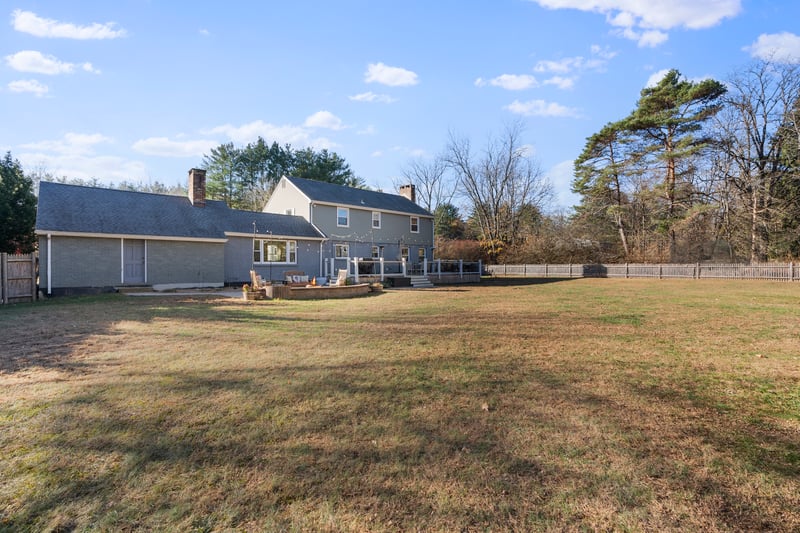 Level back yard perfect for playing catch