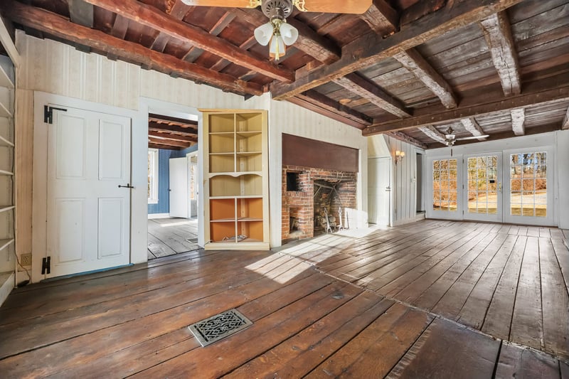 Center chimney homes had a large impressive hearth and opening for cooking and warmth.