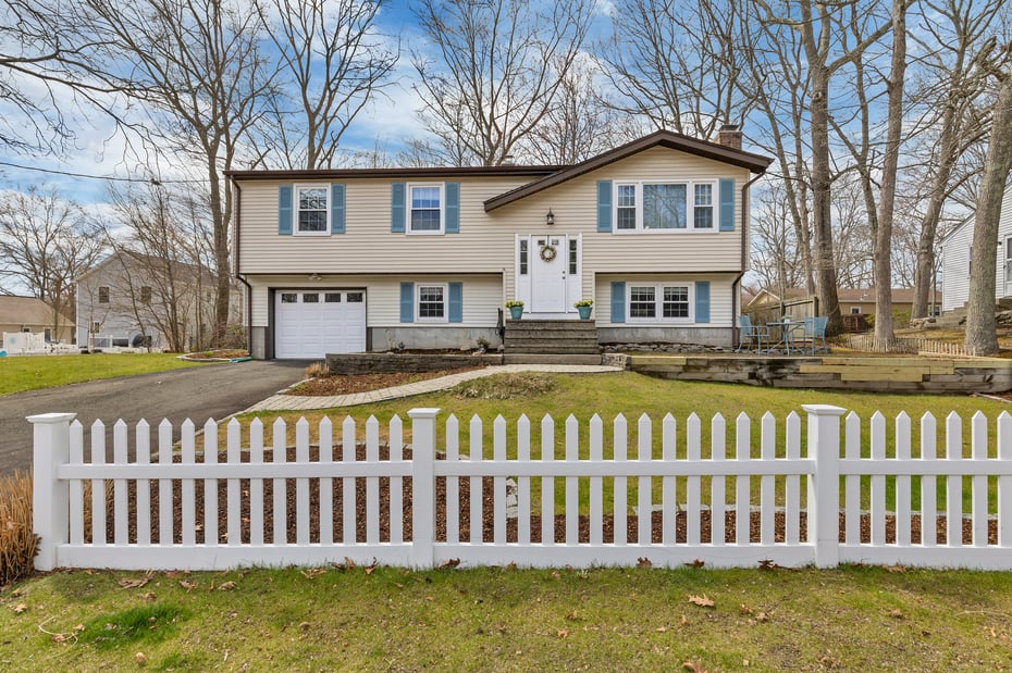 76 Oakwood Road Photo 2