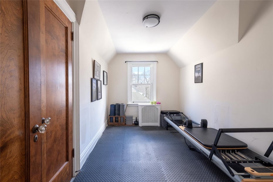 999 Prospect Avenue Photo 18
