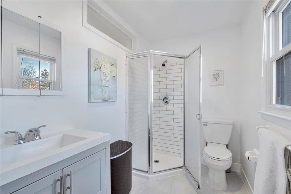 537 Scarsdale Road Photo 13