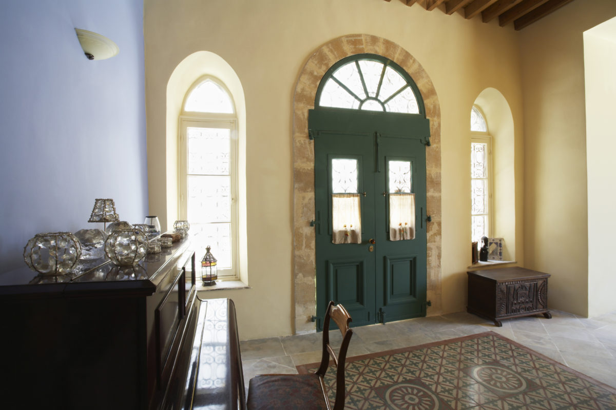 20 Ways to Style Your Home with Arch Window Designs